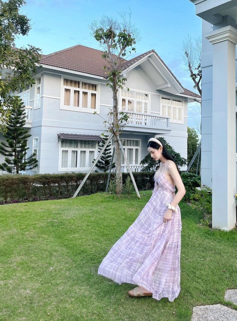 tiên nữ đăknia một thời mặc yếm táo bạo gây tranh cãi nay về quê bán bún mặc đồ bộ giá rẻ khó nhận ra - 6