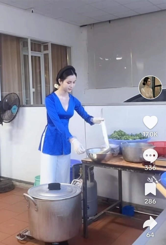 tiên nữ đăknia một thời mặc yếm táo bạo gây tranh cãi nay về quê bán bún mặc đồ bộ giá rẻ khó nhận ra - 11