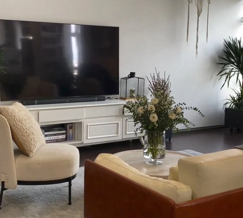 Tiểu thư miền tây xinh đẹp bỏ penthouse trung tâm về xây nhà vùng ven quê thật quê và phản ứng của chồng - 9