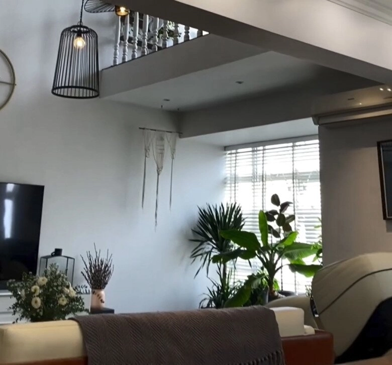 Tiểu thư miền tây xinh đẹp bỏ penthouse trung tâm về xây nhà vùng ven quê thật quê và phản ứng của chồng - 12
