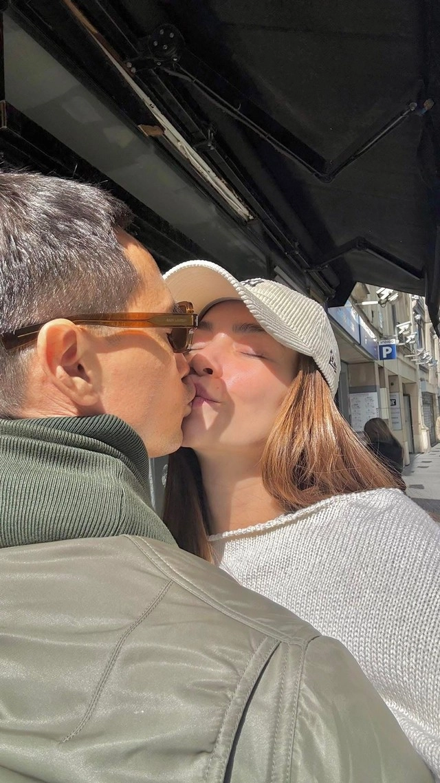 Tình tứ bên kim lý ở paris hồ ngọc hà gây chú ý bởi làn da mộc mịn màng - 1
