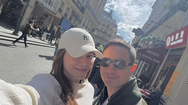 Tình tứ bên kim lý ở paris hồ ngọc hà gây chú ý bởi làn da mộc mịn màng - 2