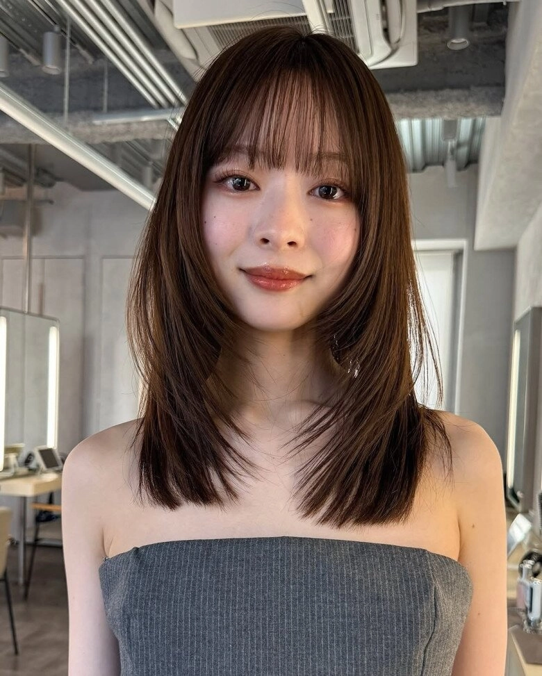 Tóc ngắn cho mặt tròn top 6 kiểu được yêu thích nhất giúp hóa thon gương mặt lại giảm chục tuổi dùng tay vuốt là đẹp - 5