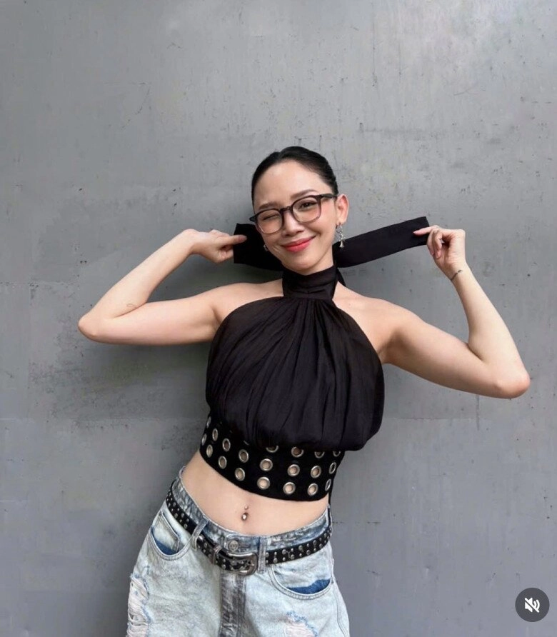 Tóc tiên đích thị là mỹ nhân nghiện khoe eo nhất vbiz học ngay loạt cách phối đồ tôn dáng tinh tế và tránh phô phang - 1