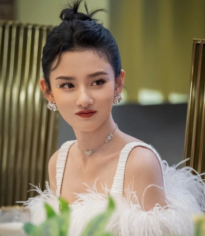 Tống tổ nhi nữ chính phim khom lưng đẹp đến mức được phong thần từng suýt mất tất cả vì trốn thuế - 11