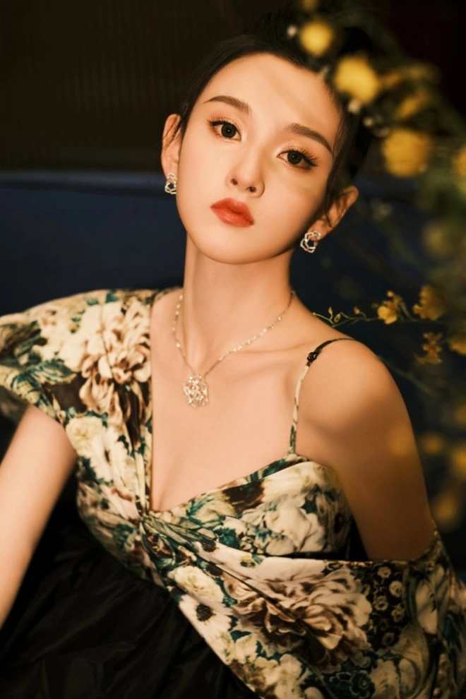 Tống tổ nhi nữ chính phim khom lưng đẹp đến mức được phong thần từng suýt mất tất cả vì trốn thuế - 13
