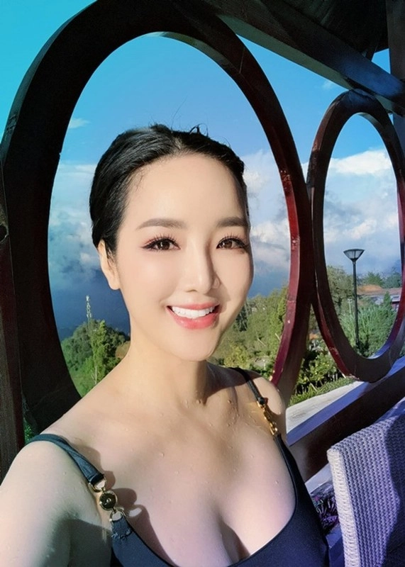 Trầm trồ nhan sắc 3 thế hệ nhà hoa hậu đền hùng giáng my - 3