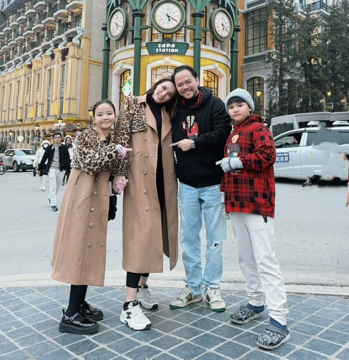 Trang nhung sinh con thứ 3 với chồng đại gia ở tuổi 40 em bé vừa chào đời trông đã giống hệt 2 anh chị lớn - 3