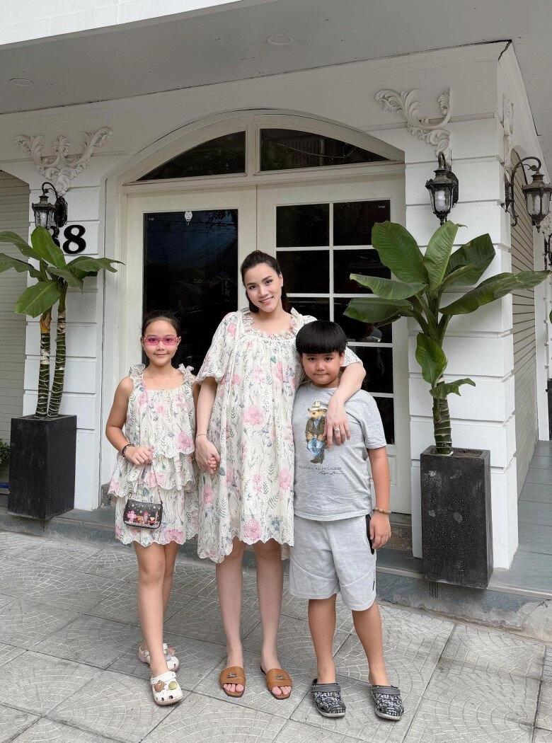 Trang nhung sinh con thứ 3 với chồng đại gia ở tuổi 40 em bé vừa chào đời trông đã giống hệt 2 anh chị lớn - 6