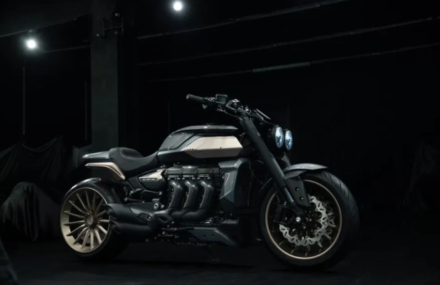 Triumph rocket 3 agostino khi quái vật cơ bắp khoác lên mình bộ vest nghệ thuật - 1