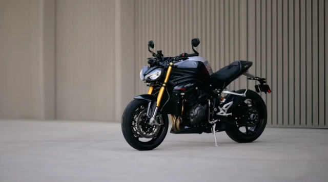 Triumph speed triple 1200 rs 2025 chiến mã hoang dã đã thuần hóa nhưng không hề mất đi bản chất - 1