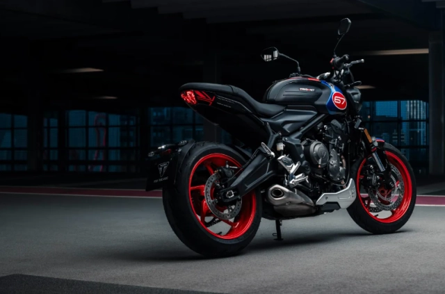 Triumph trident triple tribute 2025 trở lại với phối màu mới bùng nổ hơn năm trước - 18