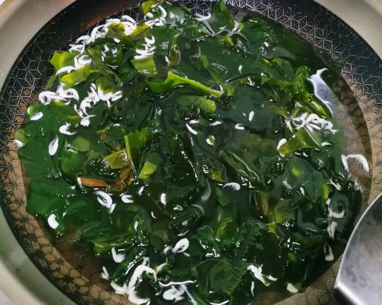 Trứng nấu canh với rau này canxi tăng nhiều lần cực tốt cho xương chân tay chắc khỏe người già trẻ em ăn đều được - 7
