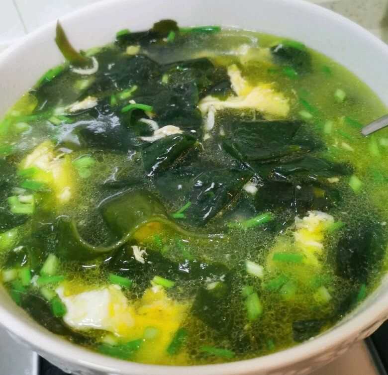 Trứng nấu canh với rau này canxi tăng nhiều lần cực tốt cho xương chân tay chắc khỏe người già trẻ em ăn đều được - 10