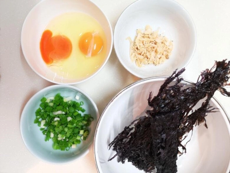 Trứng nấu canh với rau này canxi tăng nhiều lần cực tốt cho xương vừa ngon lại dễ nấu khoảng 3 phút là xong - 1