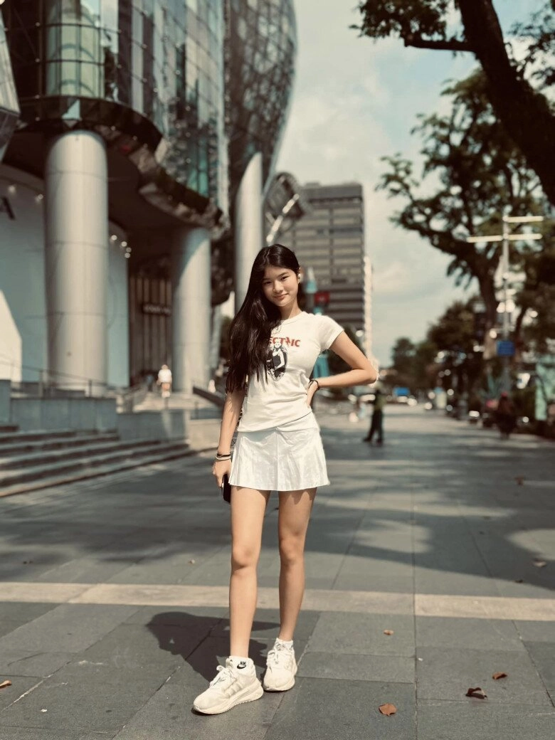 Trương ngọc ánh - trần bảo sơn khoe cô con gái duy nhất mặt xinh như hoa hậu chân thẳng tắp cao trên 1m7 - 7