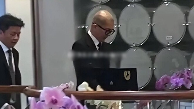 Từ hy viên cuối cùng cũng được an nghỉ dj koo ôm tro cốt đi dưới trời mưa chồng cũ lại vắng mặt - 2