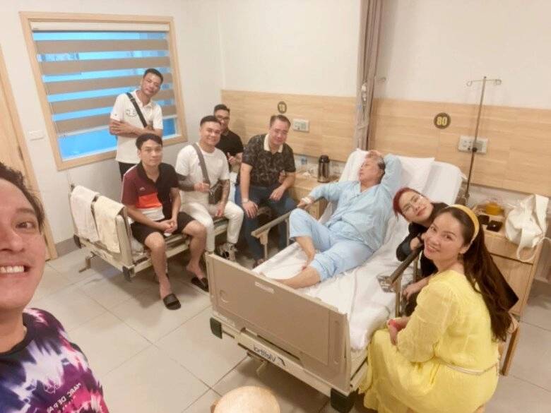 Tuấn hưng ở viện chăm mẹ ruột mắc bạo bệnh xót gấp nghìn lần khi thấy đấng sinh thành đau đớn - 2