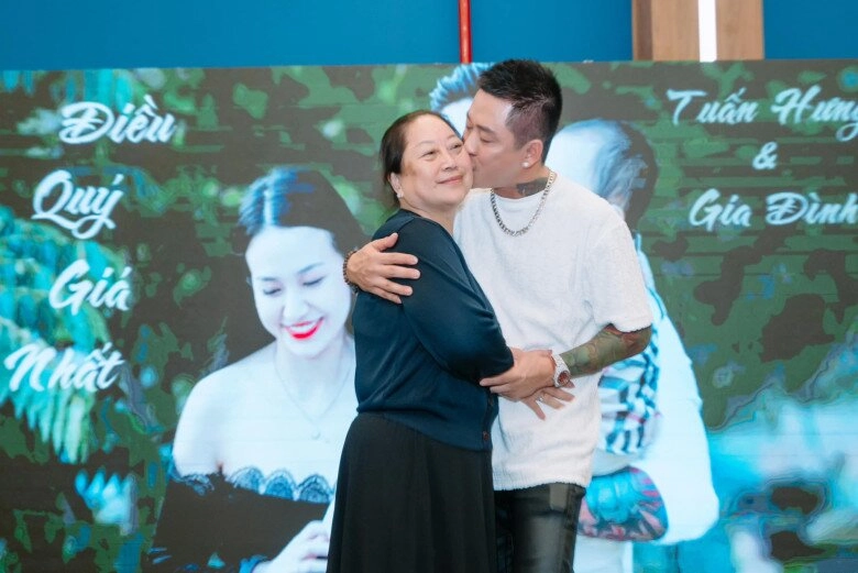 Tuấn hưng ở viện chăm mẹ ruột mắc bạo bệnh xót gấp nghìn lần khi thấy đấng sinh thành đau đớn - 3