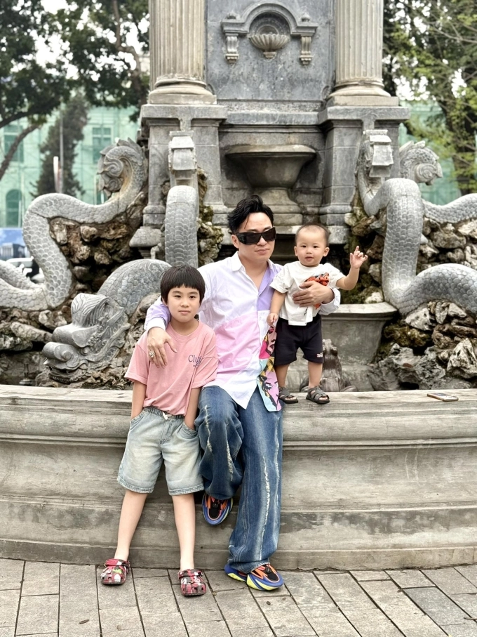 Tùng dương nhà tôi không phân biệt con đẻ con nuôi hay con riêng - 1