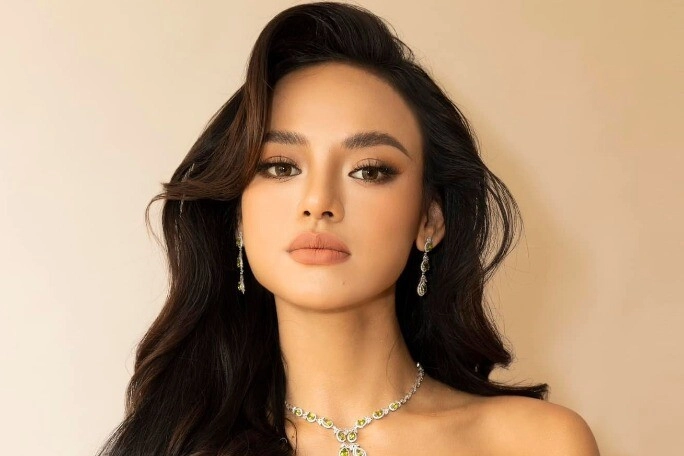 Từng gây chiến với đàn chị trên sóng truyền hình cô gái đi thi hoa hậu ẵm luôn giải á hậu 2 là ai - 1