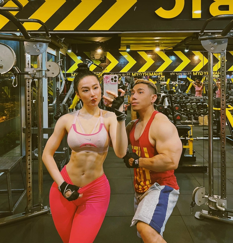 Từng hối hận vì nhiều năm gánh tạ angela phương trinh nay để tóc tém khoe cơ bắp cuồn cuộn như lực sĩ - 4