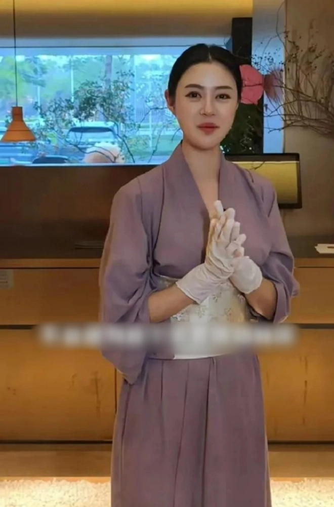 Từng là thí sinh hoa hậu mỗi tháng kiếm 33 triệu đồng chân dài tvb giờ làm bưng bê ăn đồ thừa còn lại - 4