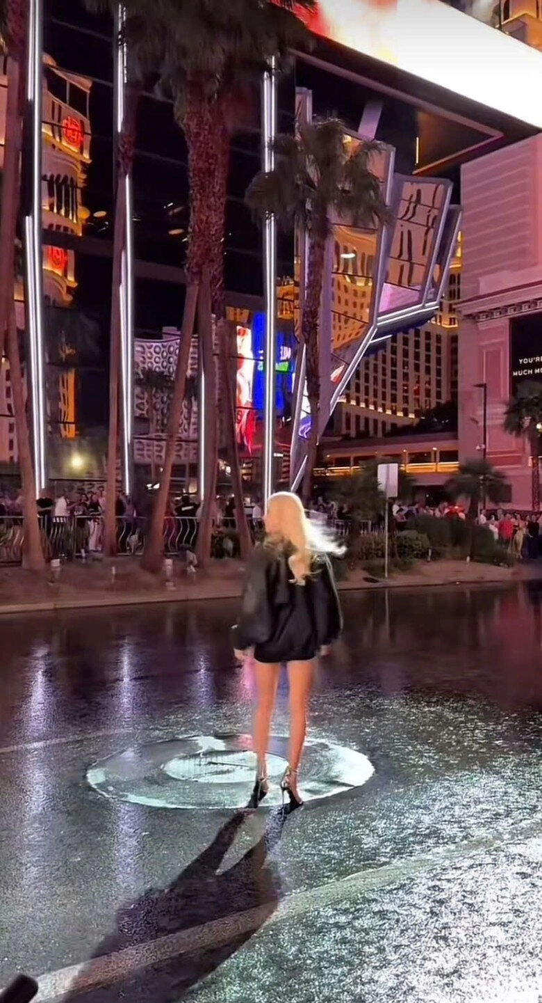 Từng tìm mọi cách giấu đôi chân vòng kiềng rosé blackpink giờ gây náo loạn las vegas với cặp kiếm nhật đắt giá - 4