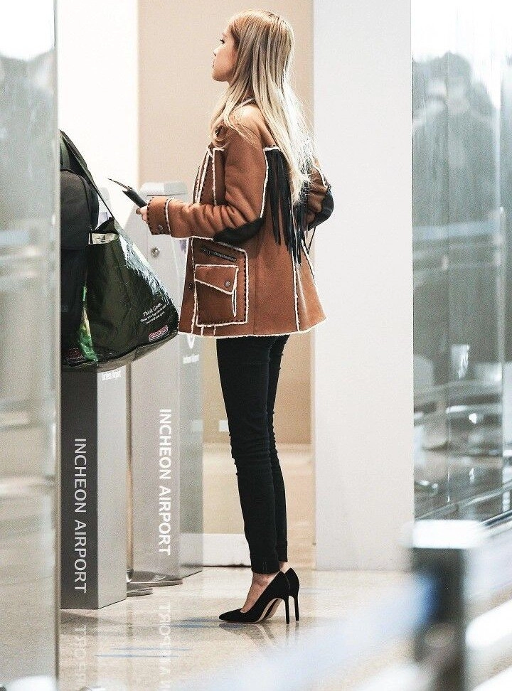 Từng tìm mọi cách giấu đôi chân vòng kiềng rosé blackpink giờ gây náo loạn las vegas với cặp kiếm nhật đắt giá - 6
