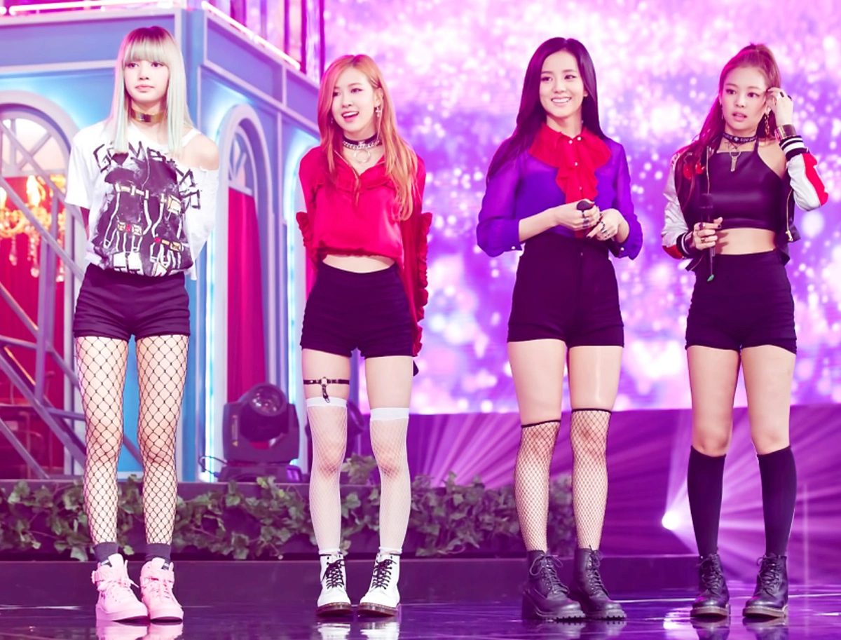 Từng tìm mọi cách giấu đôi chân vòng kiềng rosé blackpink giờ gây náo loạn las vegas với cặp kiếm nhật đắt giá - 10