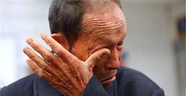 Tuổi già kiệt quệ của cụ ông 70 tuổi vì con cháu gặm nhấm không buông - 1