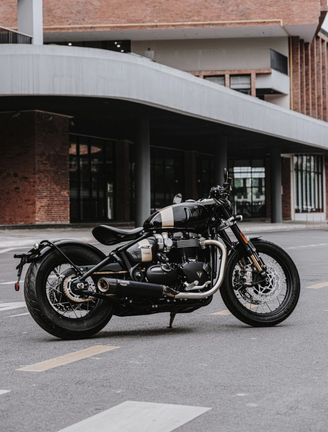 Tuyệt phẩm custom giới hạn bonneville bobber tfc 2025 đã ra mắt tại việt nam - 4