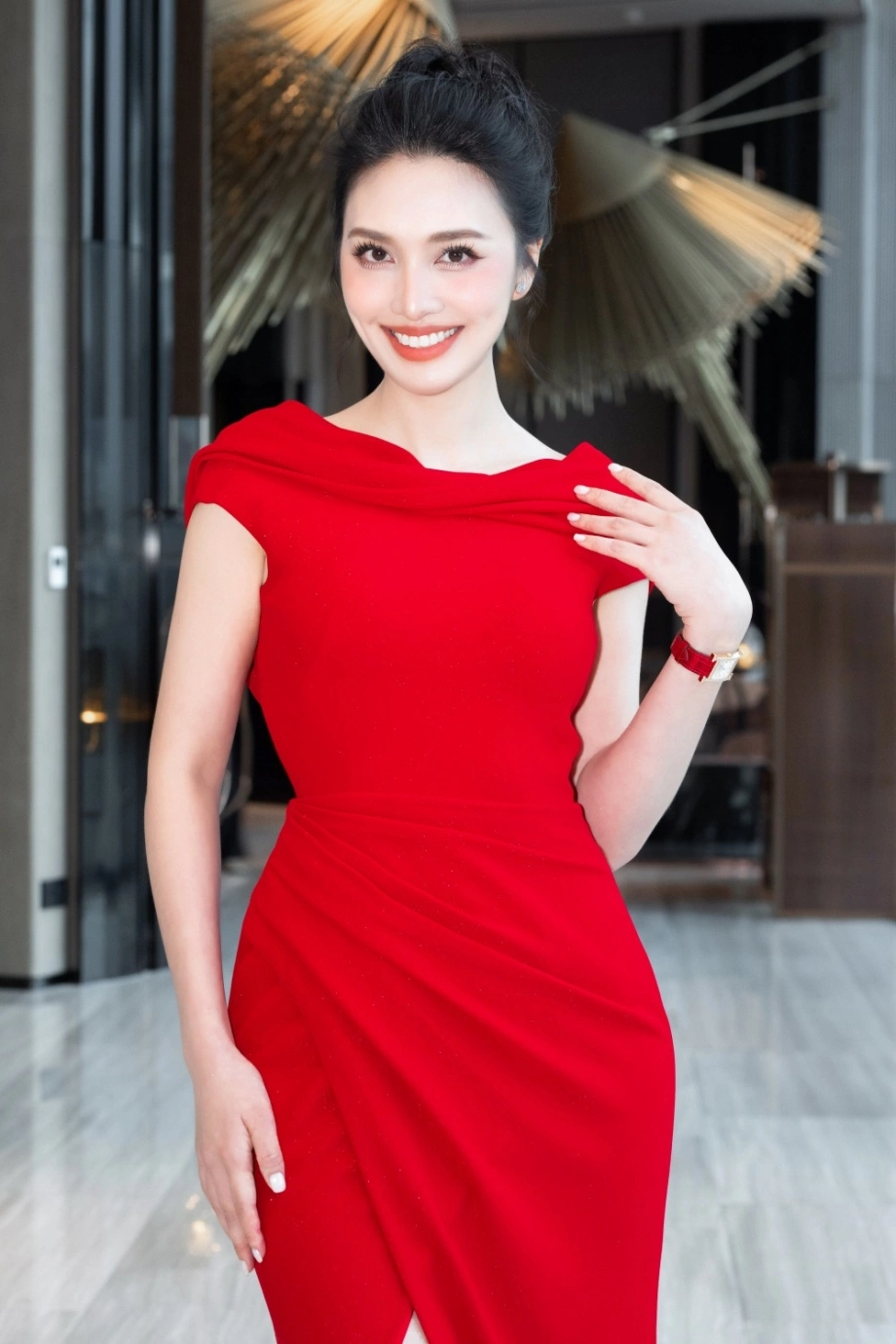 Ủ tóc bằng loại rau là nhân sâm của người nghèo siêu mẫu cưới đại gia hơn 27 tuổi sở hữu tóc bồng bềnh siêu mượt - 1