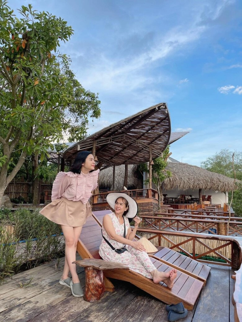 Vân trang khoe mẹ ruột trẻ trung như hai chị em quý tử nghe bà kêu liền cười toe toét lộ răng sữa đáng yêu - 6
