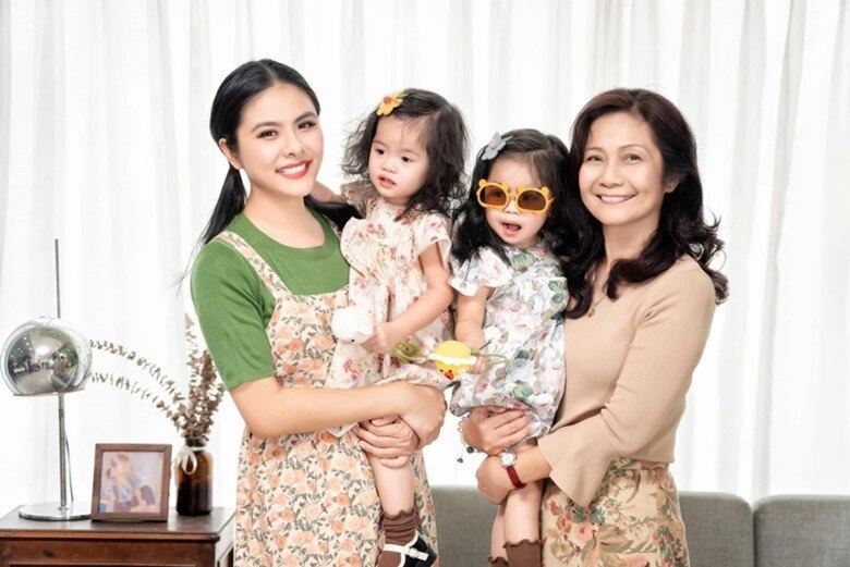 Vân trang khoe mẹ ruột trẻ trung như hai chị em quý tử nghe bà kêu liền cười toe toét lộ răng sữa đáng yêu - 7