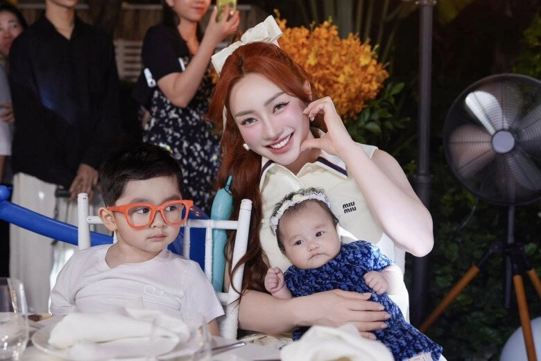 Vẻ bụ bẫm của ái nữ nhà chi bảo 5 tháng tuổi rõ nét thanh tú khoe nụ cười chưa mọc răng cực đốn tim - 6