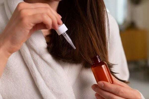 Vì sao gội đầu xong thợ làm tóc luôn làm theo công thức sấy nóng và sấy lạnh - 5