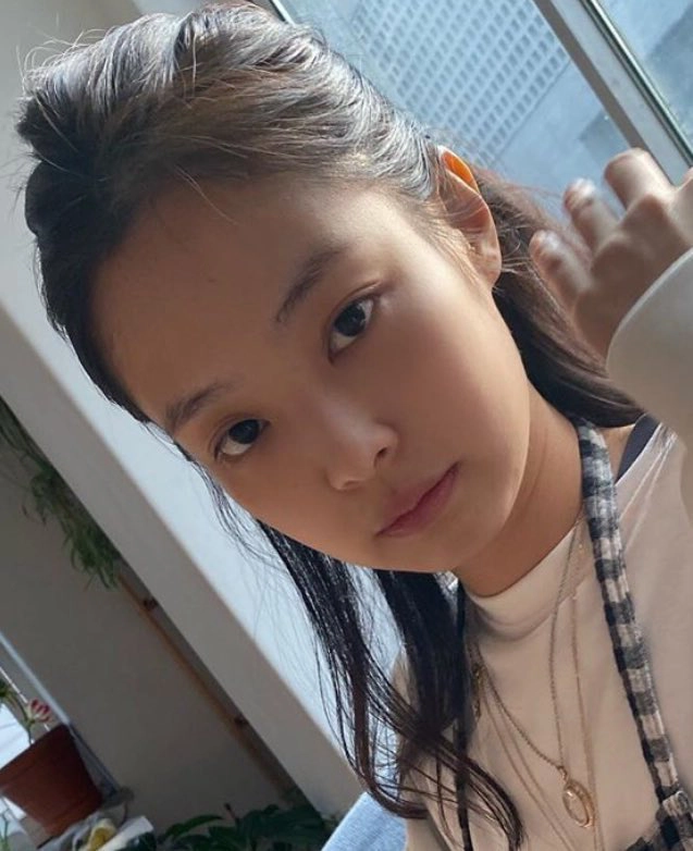 Vì sao jennie blackpink luôn mang vòi hoa sen đi diễn khắp hành tinh câu trả lời thấy ngay ở làn da nàng thơ - 3