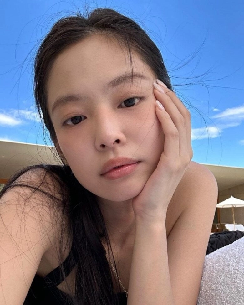 Vì sao jennie blackpink luôn mang vòi hoa sen đi diễn khắp hành tinh câu trả lời thấy ngay ở làn da nàng thơ - 5