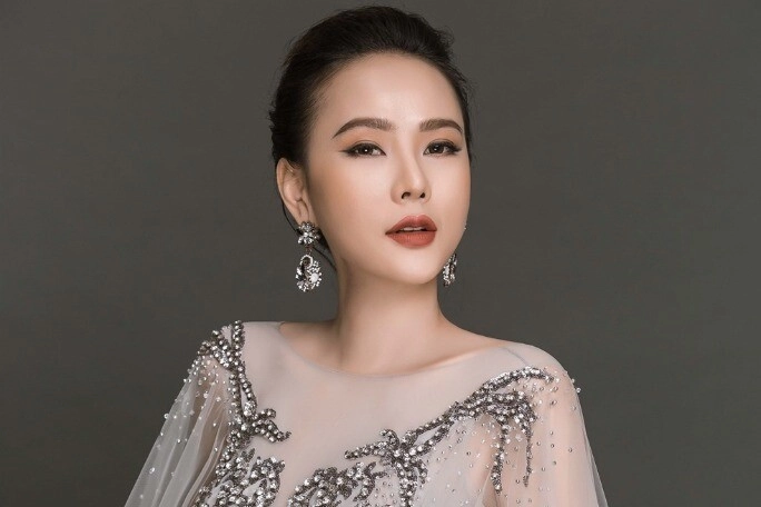Việt nam có một người đẹp 2 lần đăng quang nhan sắc bị gắn danh bà tám kém sang của showbiz việt - 1