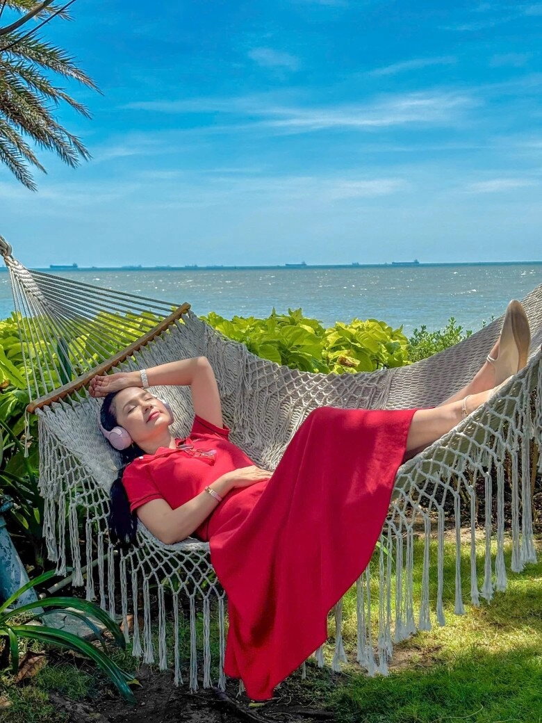 Việt trinh làm rõ chuyện giàu sang đi siêu xe ở biệt thự nghìn m2 không chồng tự nuôi con nay sống an nhàn - 5