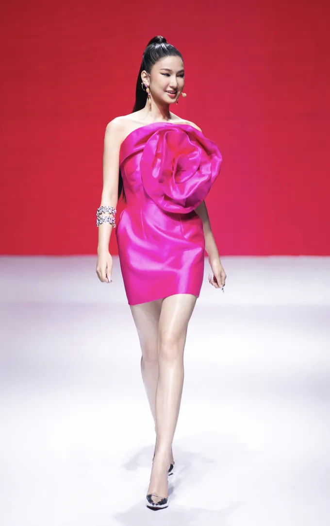 Vietnams next top model trở lại sau 8 năm thanh hằng khoe vòng 1 triệt để tại họp báo nàng mơ xuất hiện trong top 15 - 4