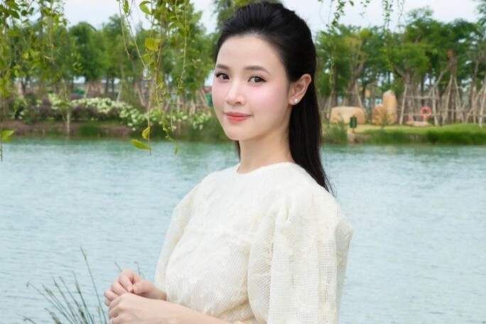 vợ bạch công khanh là hot girl xuất thân dòng dõi quý tộc đổi đời chỉ nhờ một cái bĩu môi nhan sắc tuổi 31 khiến ai nhìn cũng mê - 2