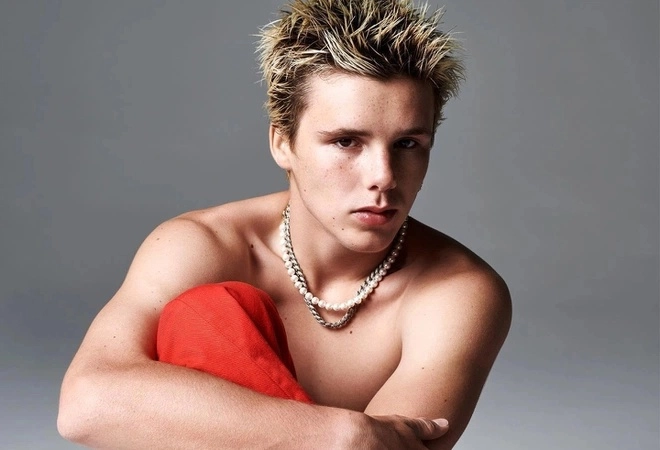 Vợ chồng beckham có hơn 14 nghìn tỷ đồng nhưng 3 con trai đều tài năng có hạn tai tiếng có thừa - 8