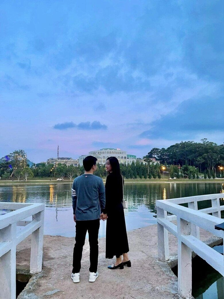 Vợ chồng đỗ mỹ linh kỷ niệm 2 năm ngày cưới đi ăn sang trọng vẫn phải tranh thủ về chăm ái nữ - 5