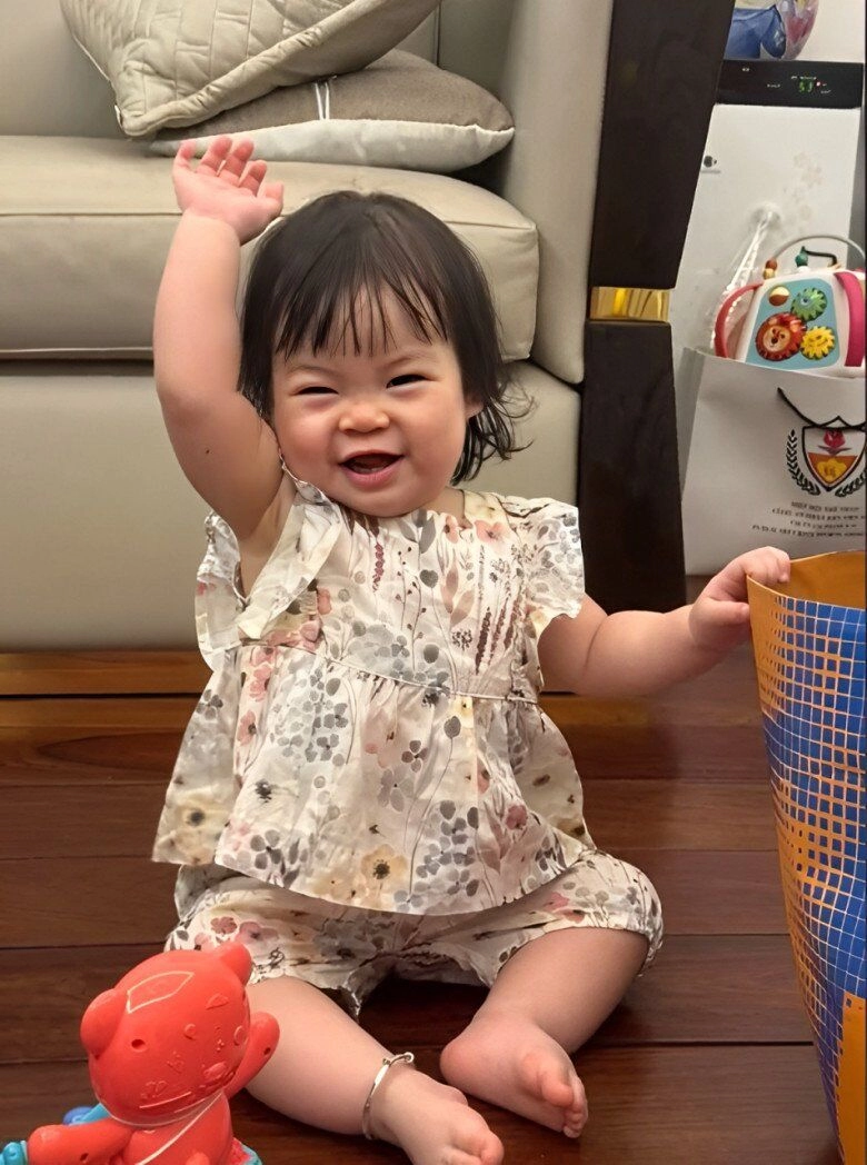 Vợ chồng đỗ mỹ linh kỷ niệm 2 năm ngày cưới đi ăn sang trọng vẫn phải tranh thủ về chăm ái nữ - 10