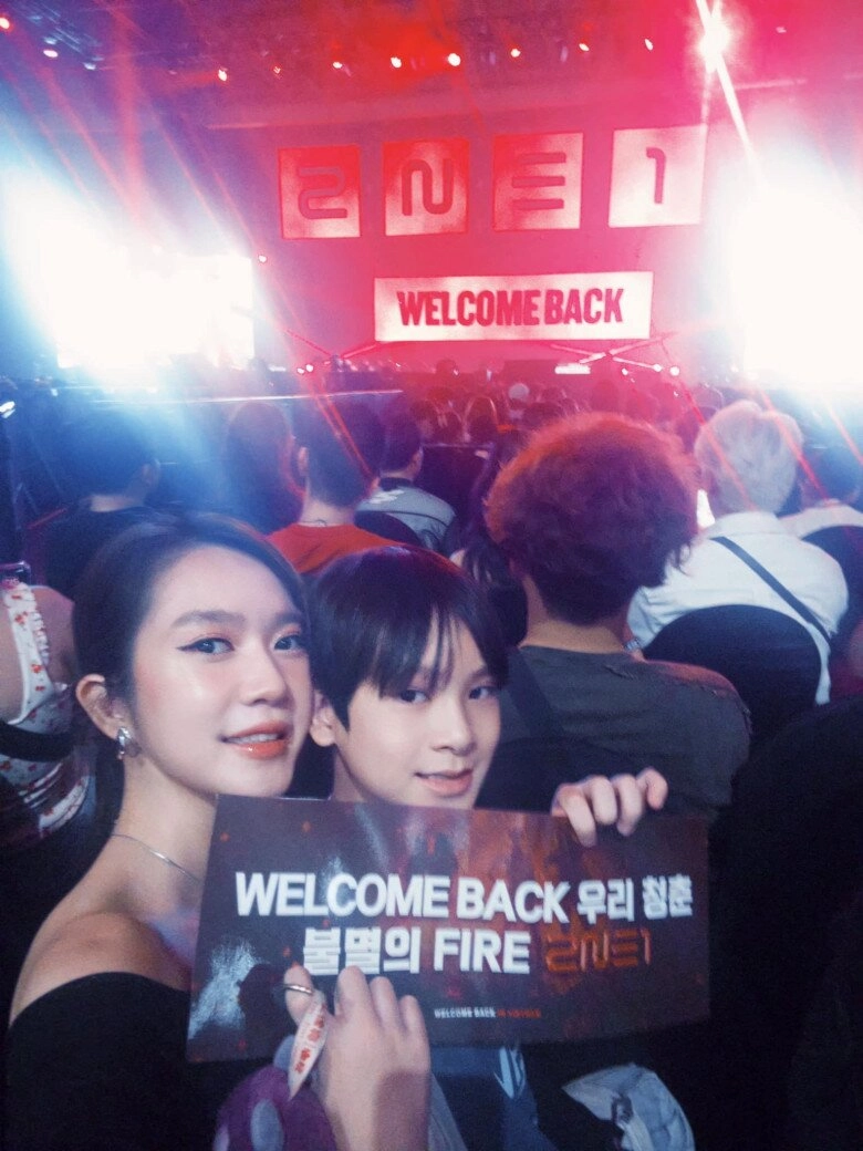 Vợ chồng lý hải đưa con đi concert 2ne1 quý tử đầu lòng là bản sao của bố nay trổ mã cao ngất - 2