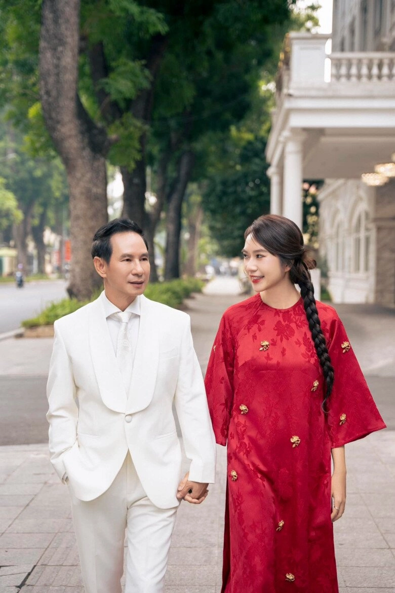 Vợ chồng lý hải gặp lại cậu bé năm xưa đóng trọn đời bên em nay rời showbiz làm nhân viên sân bay - 4