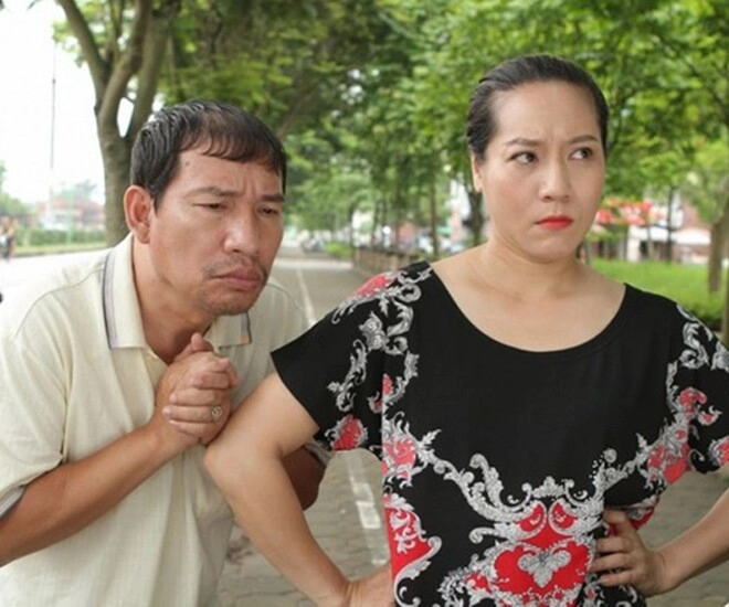 vợ đại gia chân đất quang tèo sinh con sau 17 năm nghỉ đẻ ra đường vừa đi vừa khóc - 1