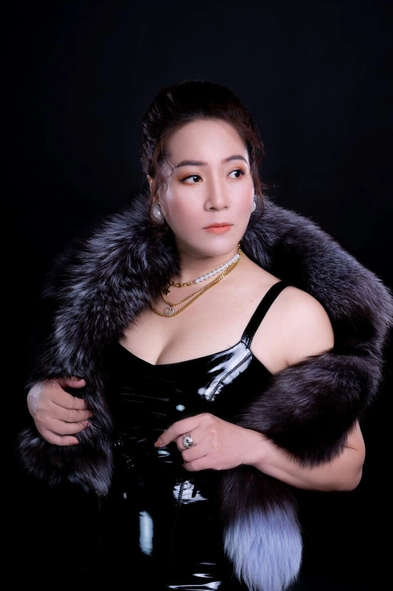 vợ đại gia chân đất quang tèo sinh con sau 17 năm nghỉ đẻ ra đường vừa đi vừa khóc - 4